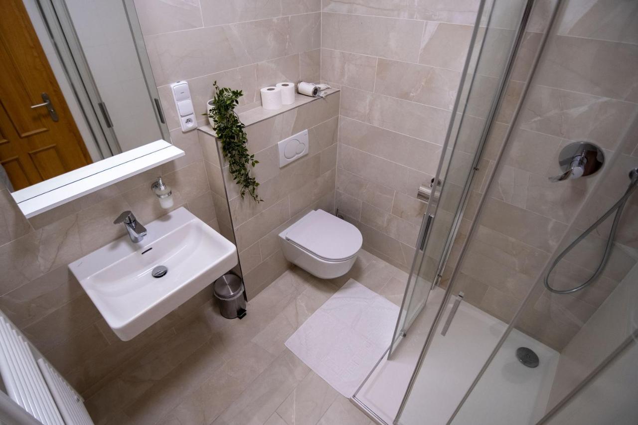 Penzion Elux Břeclav Exterior foto